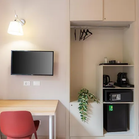 Iron Cityaus Termini Penzion 4*