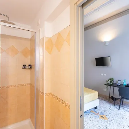 Iron Cityaus Termini Penzion 4*