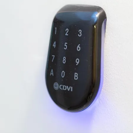 Iron Cityaus Termini ゲストハウス 4*