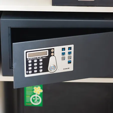 Iron Cityaus Termini ゲストハウス ローマ