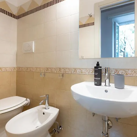 Iron Cityaus Termini ゲストハウス 4*